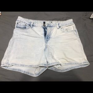 Light Wash Comfy Jean Shorts